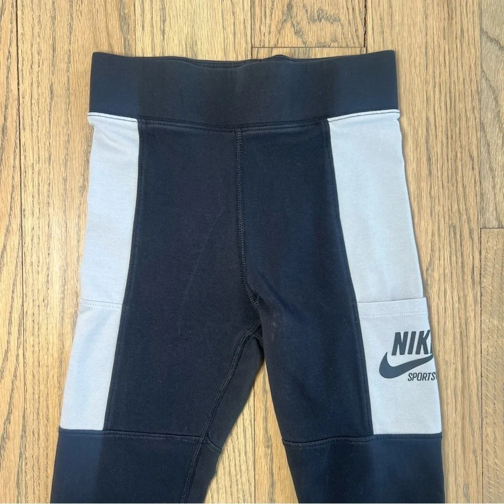 Nike Sportswear Heritage Girls Leggings in Black and Light Gray Size Medium